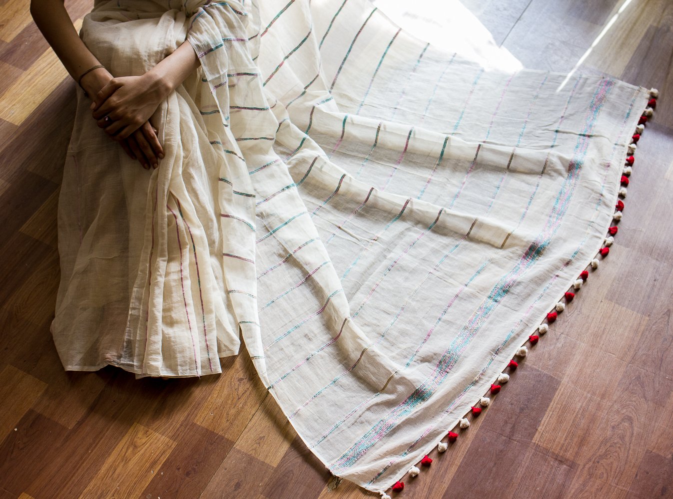 White hand loom saree Suta